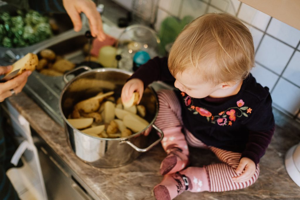 Kochen für die Familie Familienfotograf Düsseldorf