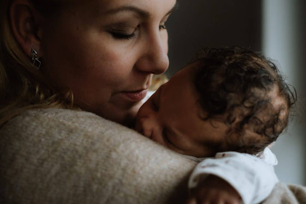 Familienfoto mit Neugebornen