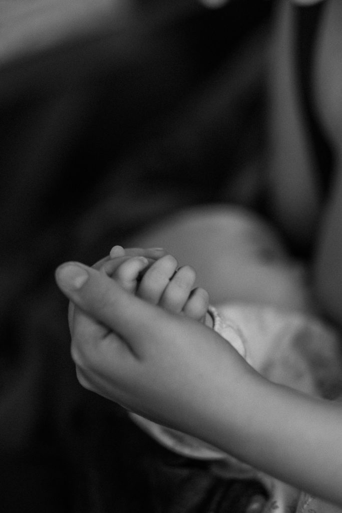 Foto mit Baby auf einem Familienshooting Düssedorf