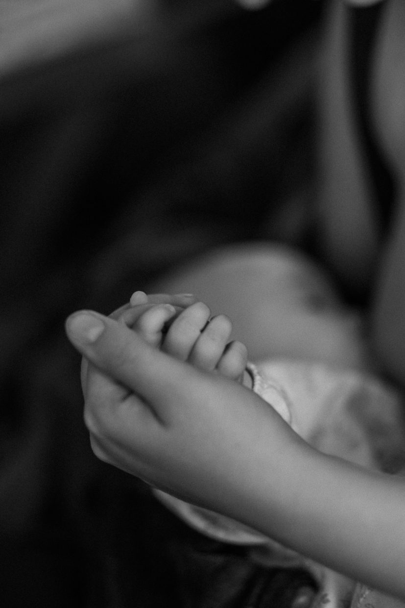 Foto mit Baby auf einem Familienshooting Düssedorf