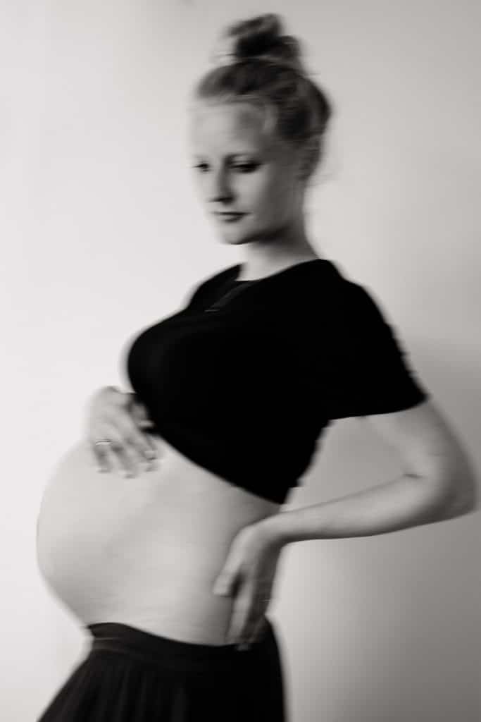 Schwangerschaftsshooting in Bewegung