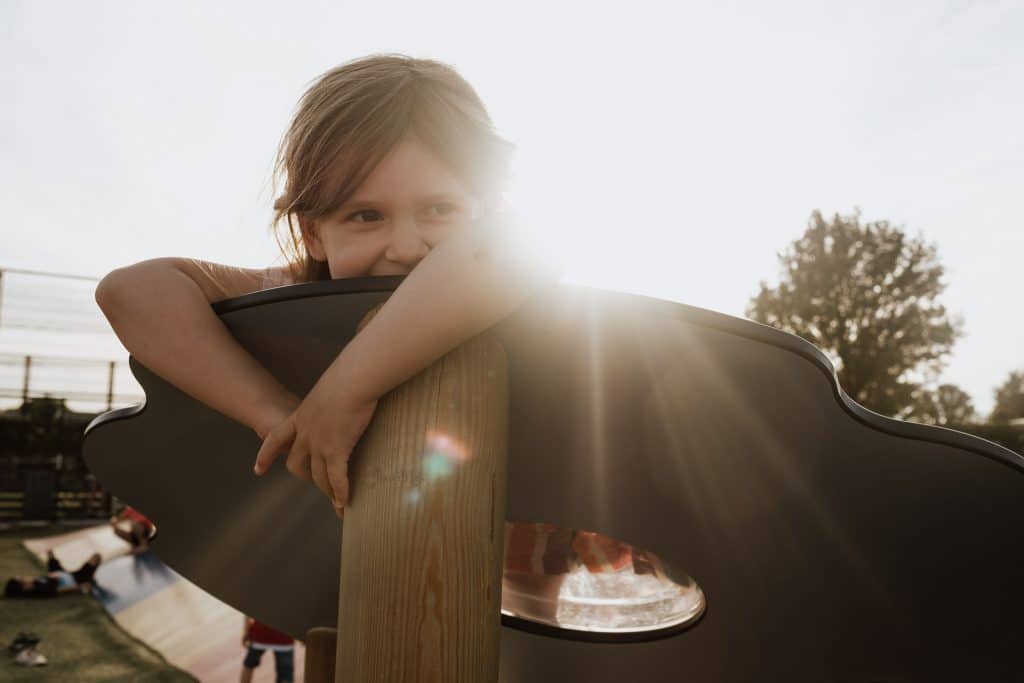 Kinderportrait im Gegenlicht