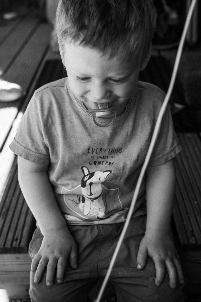 Kleinkind mit Schnuller