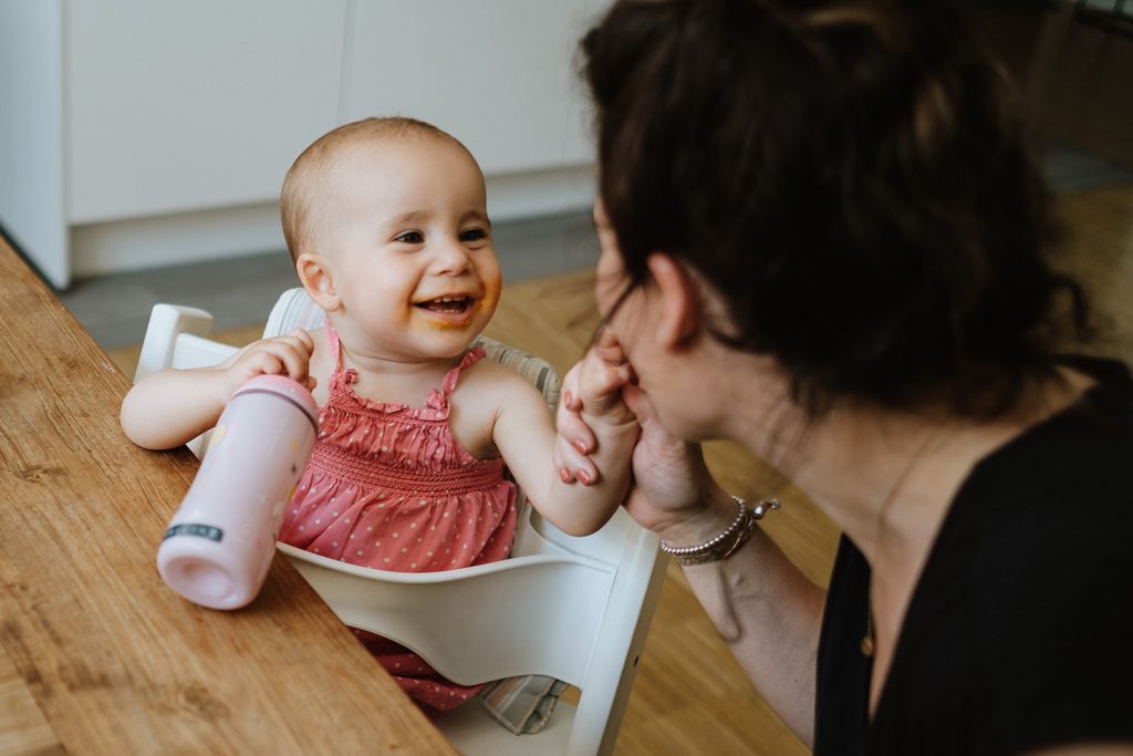 Mama und baby spielen